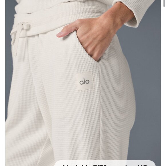 Alo Waffle Weekend Escape Jogger Size Medium - Picture 4 of 4
